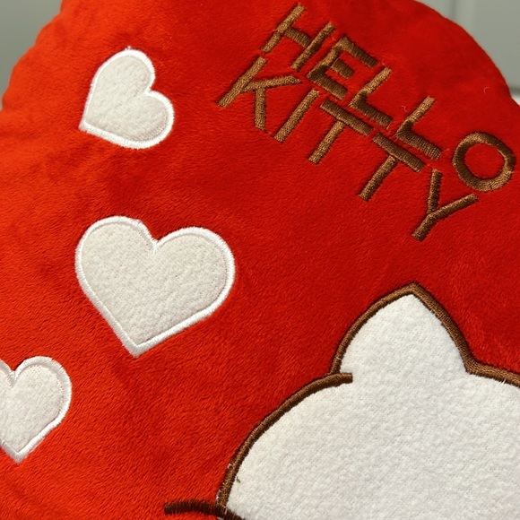 Hello Kitty pillow >.< - Picture 4 of 4